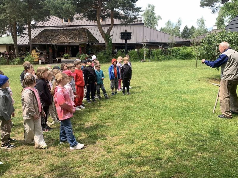 Wycieczka klas 0A i 0B do Malowanej Zagrody w Kawęczynie