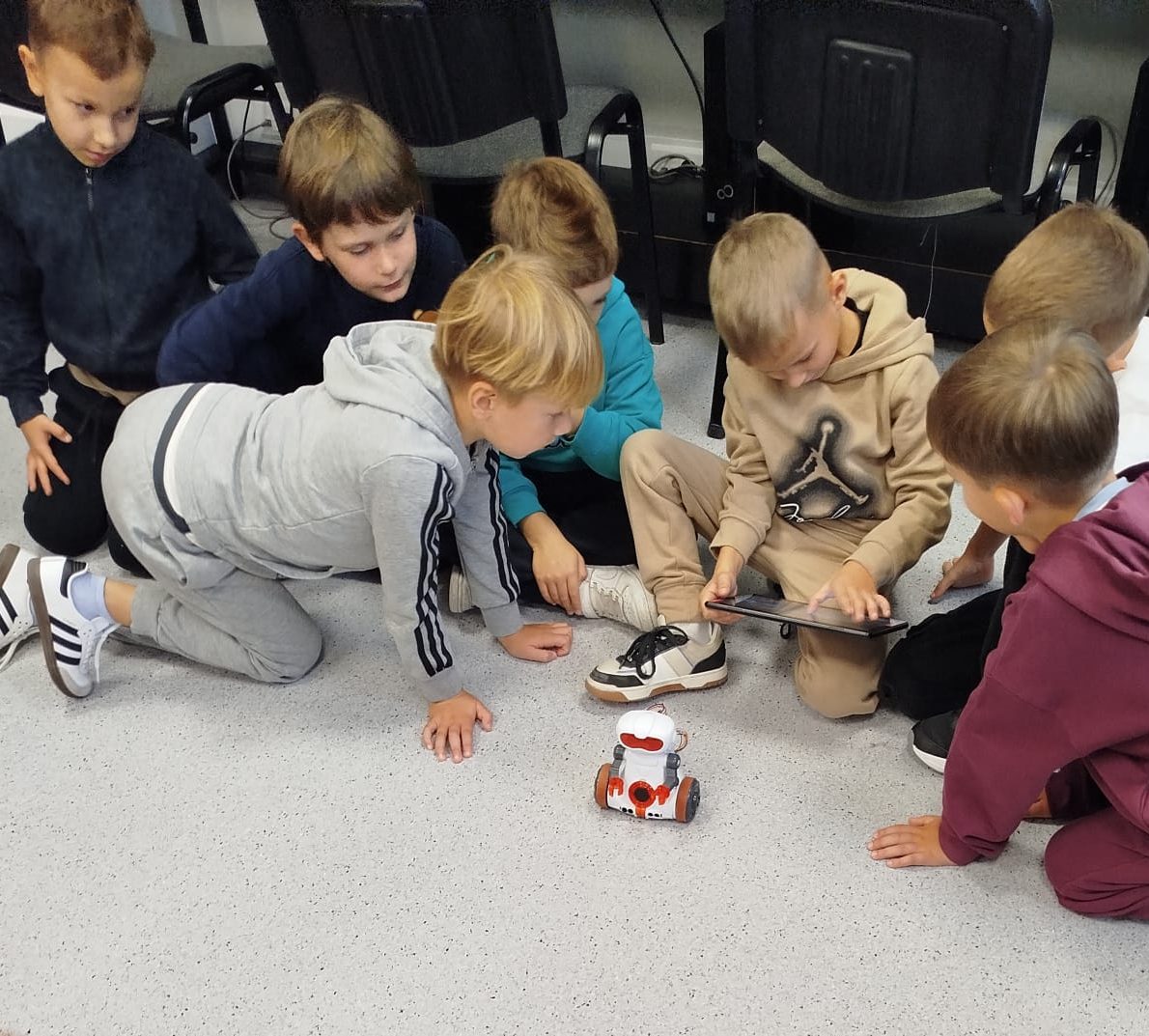 Read more about the article Pierwszaki programują z robotami Mio