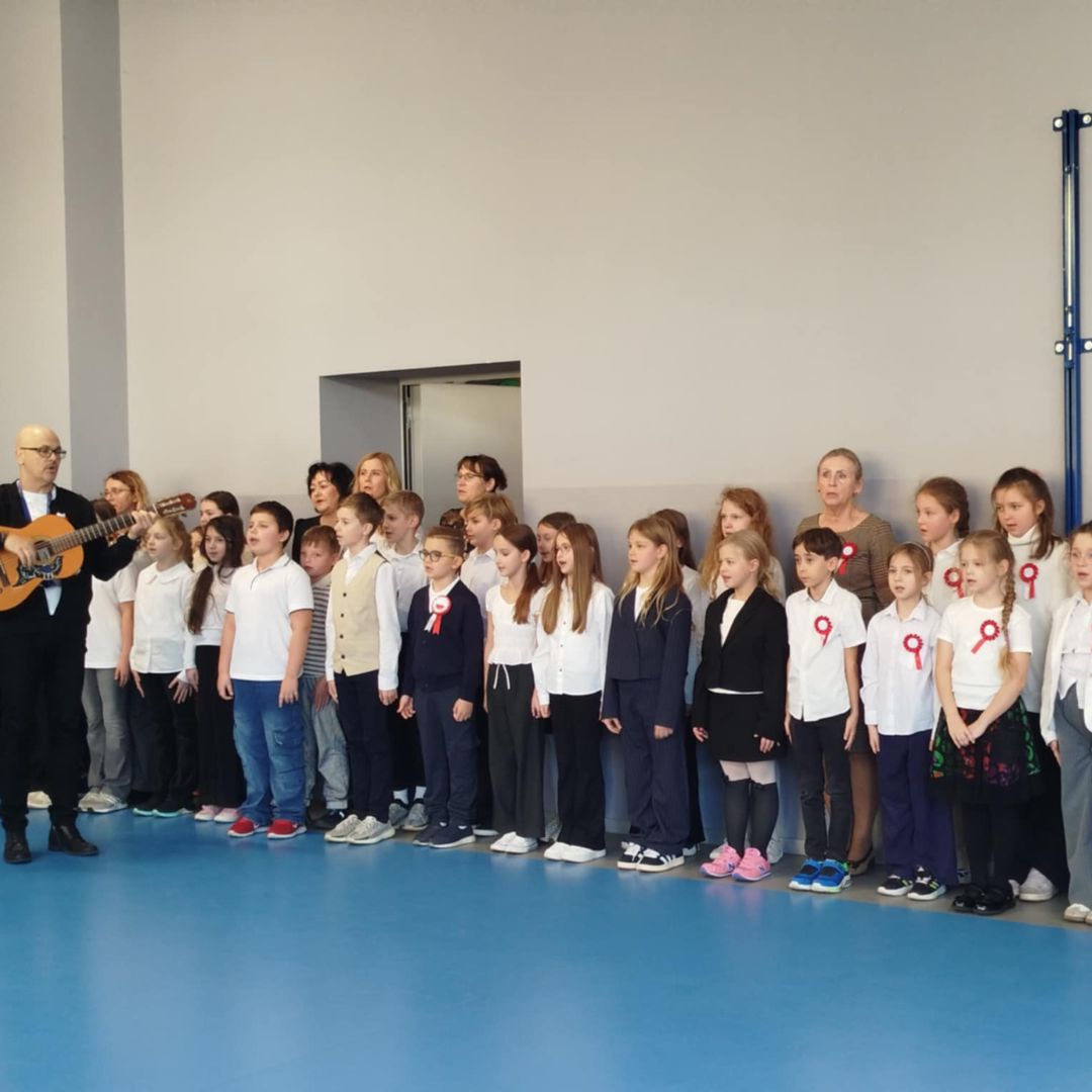 Read more about the article Szkoła do Hymnu