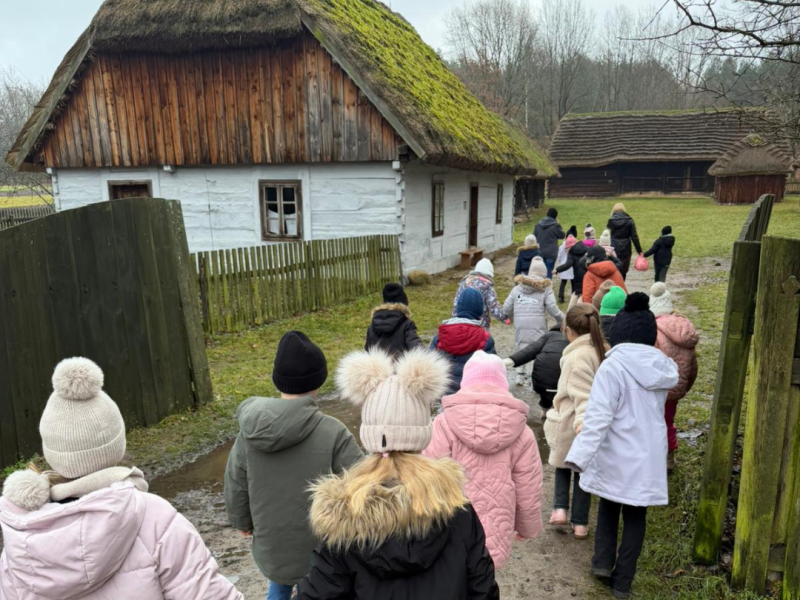 Klasy 0 z wizytą w Muzeum Wsi Radomskiej