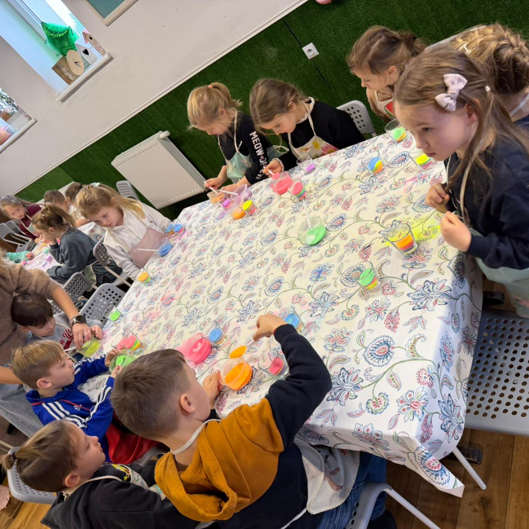 Read more about the article Klasy 0 pamiętały o Babciach i Dziadkach