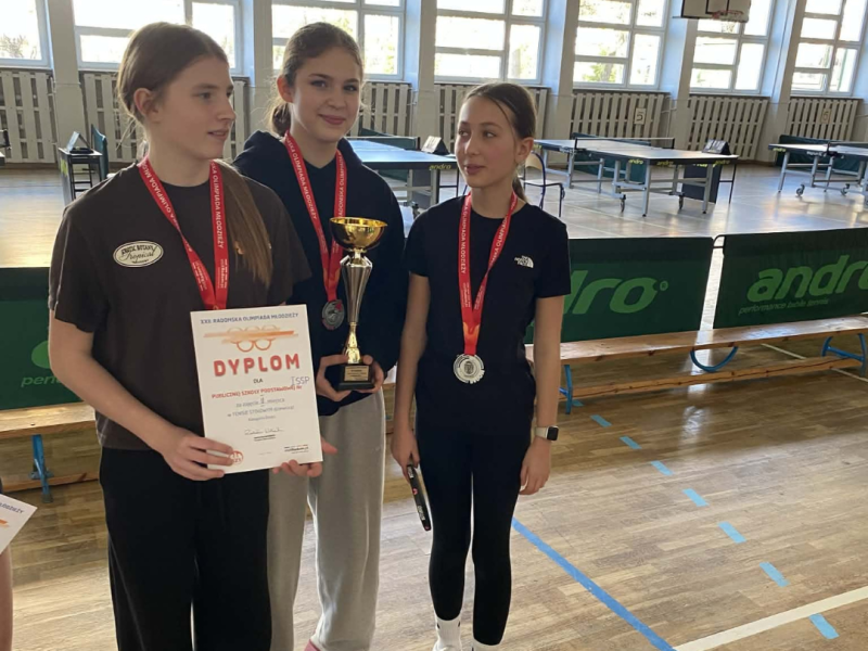 Drugie miejsce i awans dziewcząt w tenisie stołowym!
