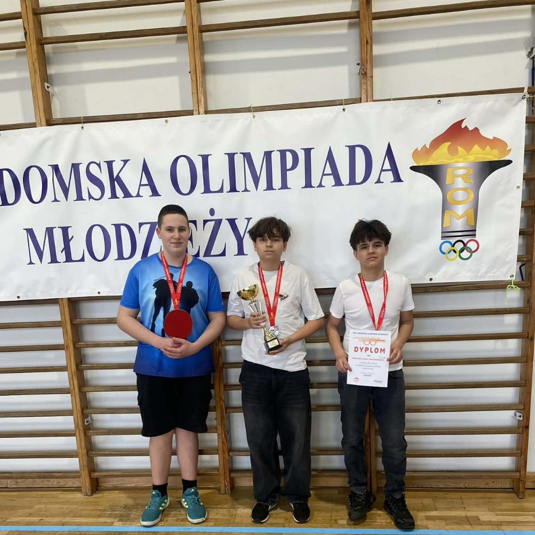 Read more about the article Świetny wynik naszych uczniów w zawodach w tenisie stołowym!