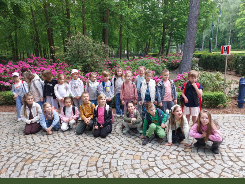 Wycieczki klas 0 do Otrębusów i biblioteki