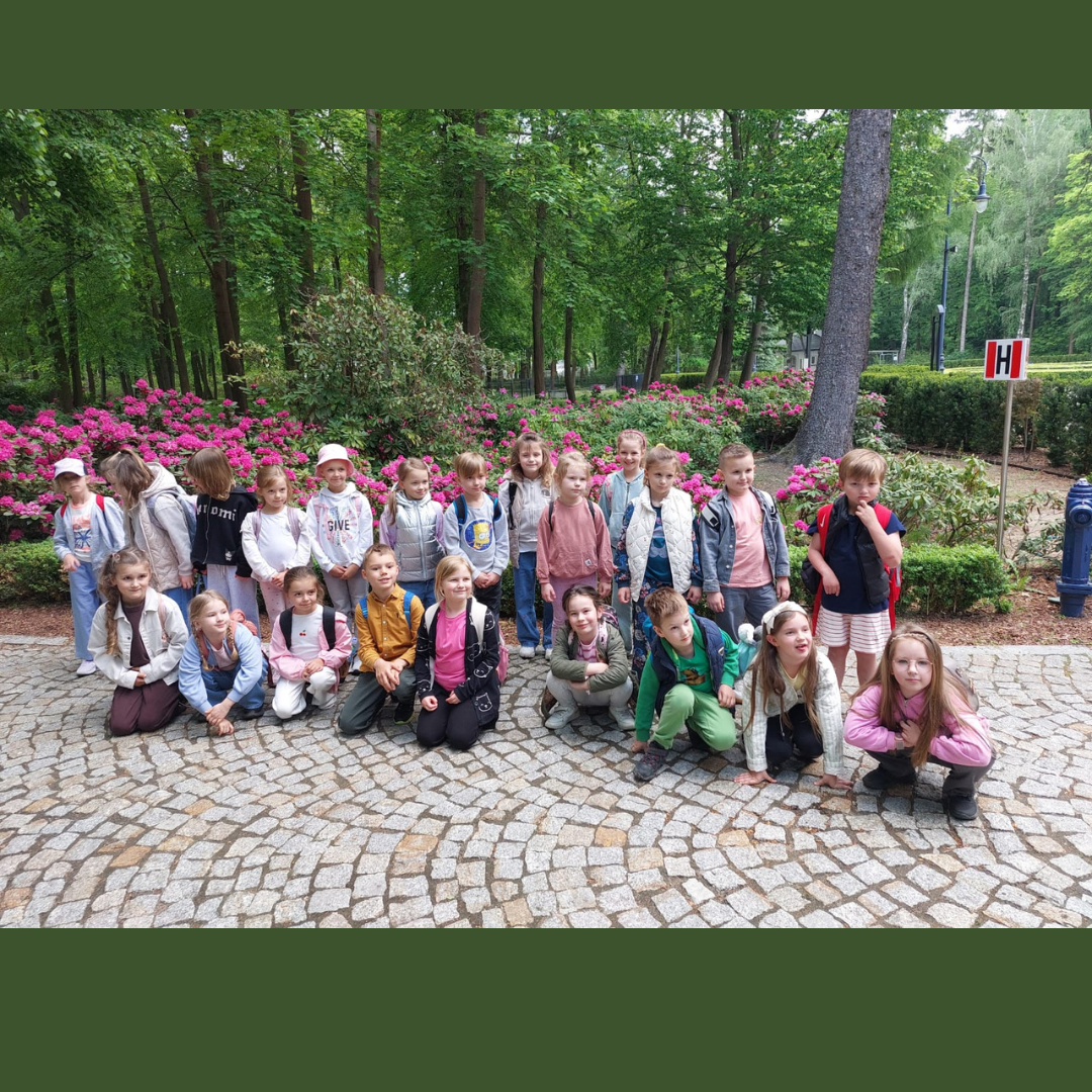 Wycieczki klas 0 do Otrębusów i biblioteki